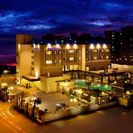 Golden Tulip Bhiwadi Hotel Bagian luar foto