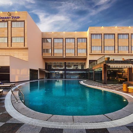 Golden Tulip Bhiwadi Hotel Bagian luar foto