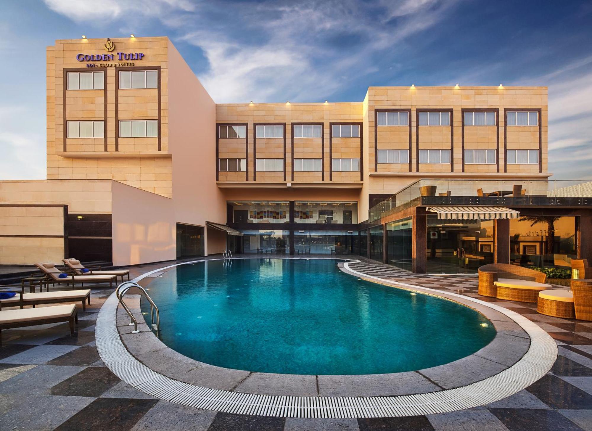 Golden Tulip Bhiwadi Hotel Bagian luar foto