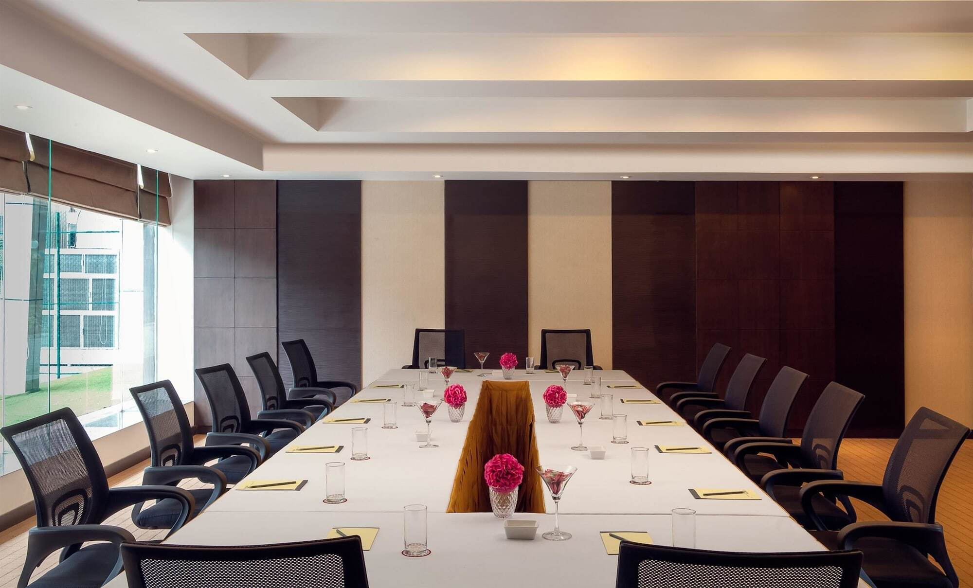 Golden Tulip Bhiwadi Hotel Bagian luar foto