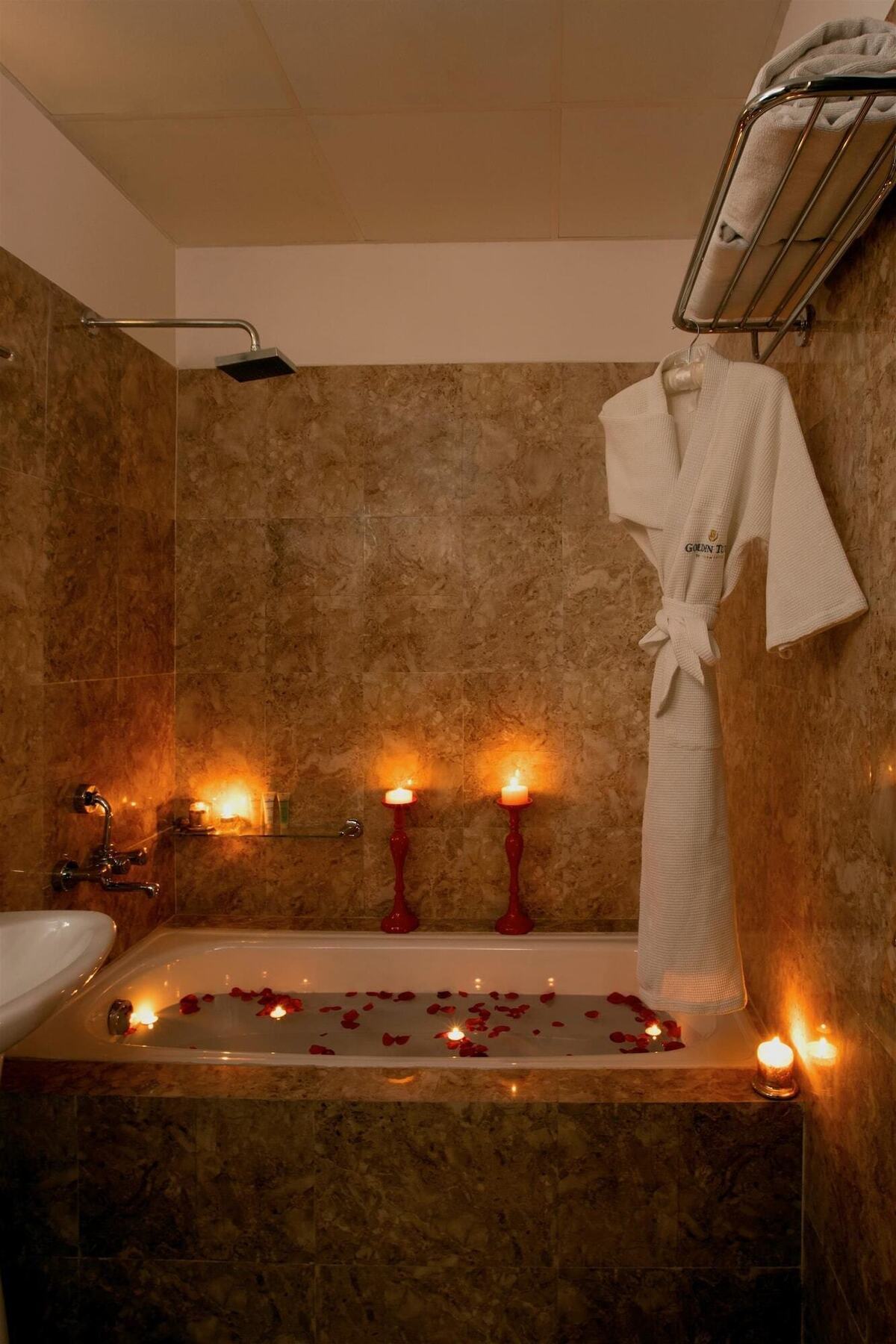 Golden Tulip Bhiwadi Hotel Bagian luar foto